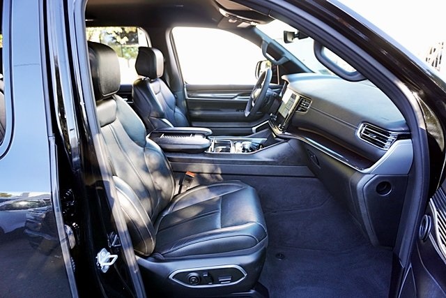 Used 2023 Black Jeep Base image 10