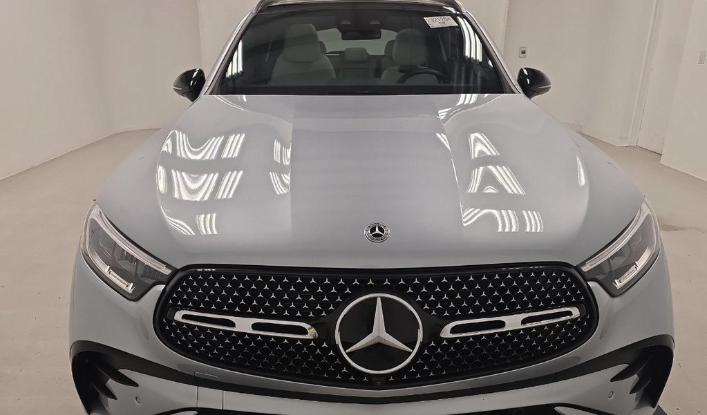 2025 Mercedes Benz GLC 300 4MATIC photo 2