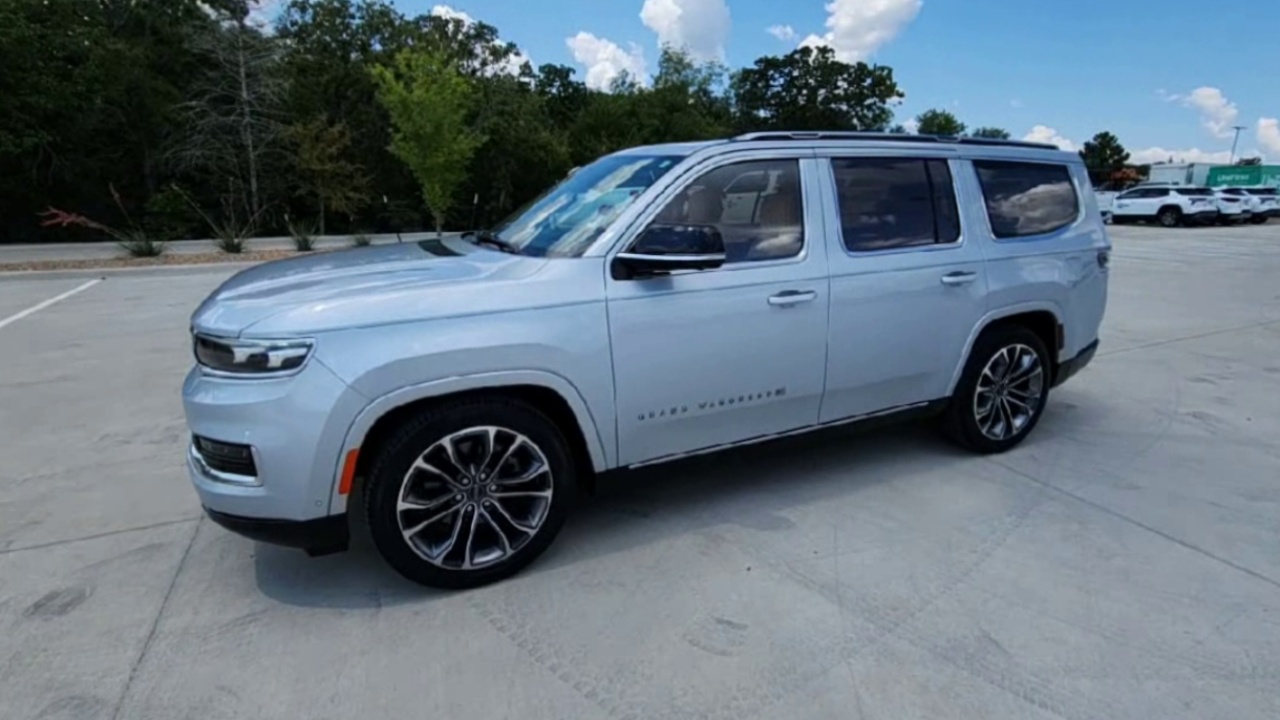 2023 Jeep Grand Wagoneer III photo 27