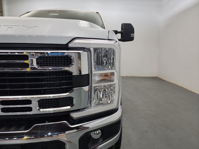2026 Ford F-350 XLT photo 4