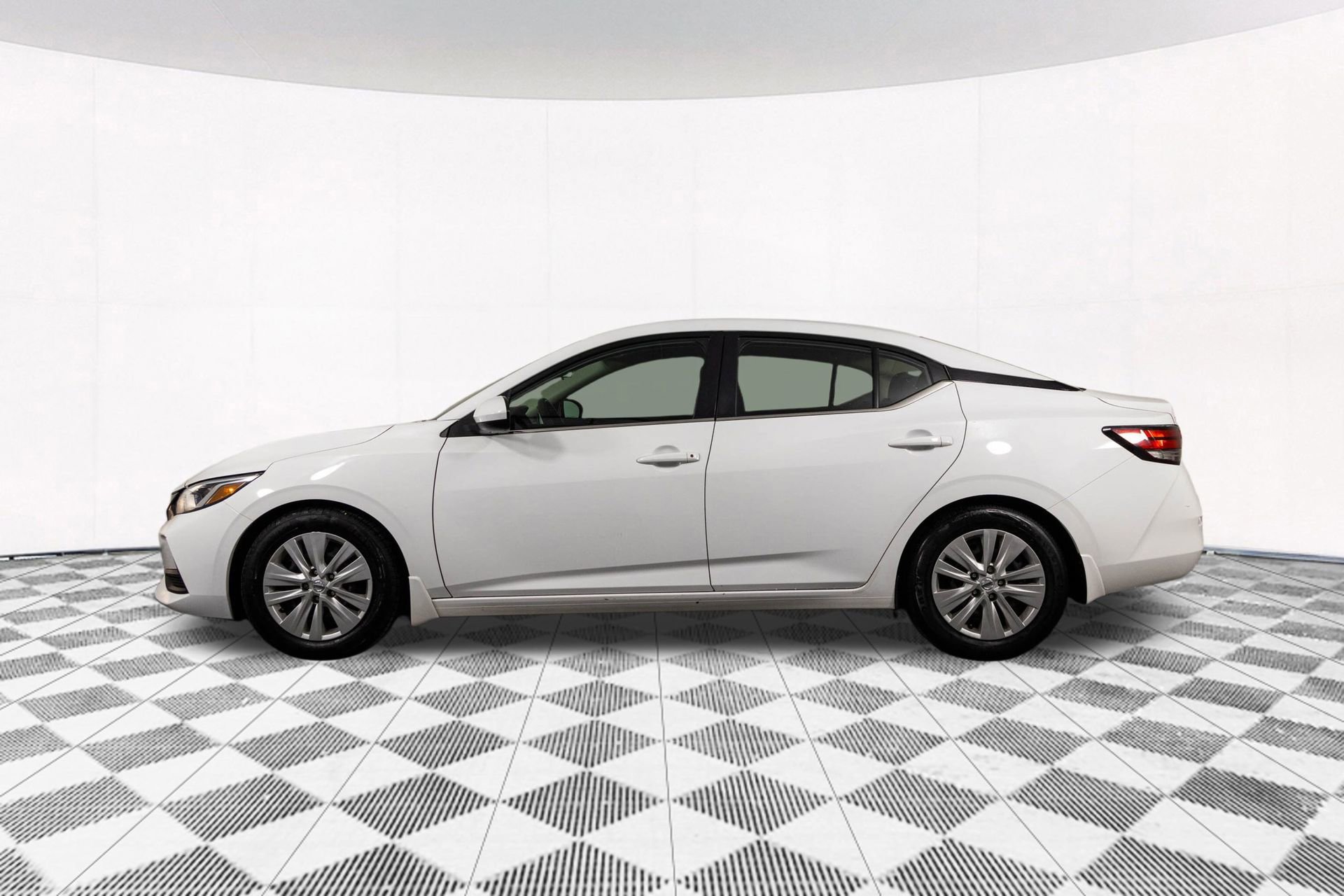 2020 Nissan Sentra S photo 2