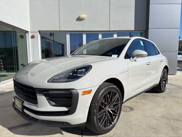 2022 Porsche Macan Base photo 3