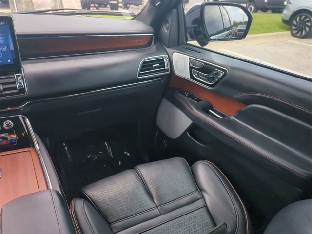 2024 Lincoln Navigator Black Label photo 17