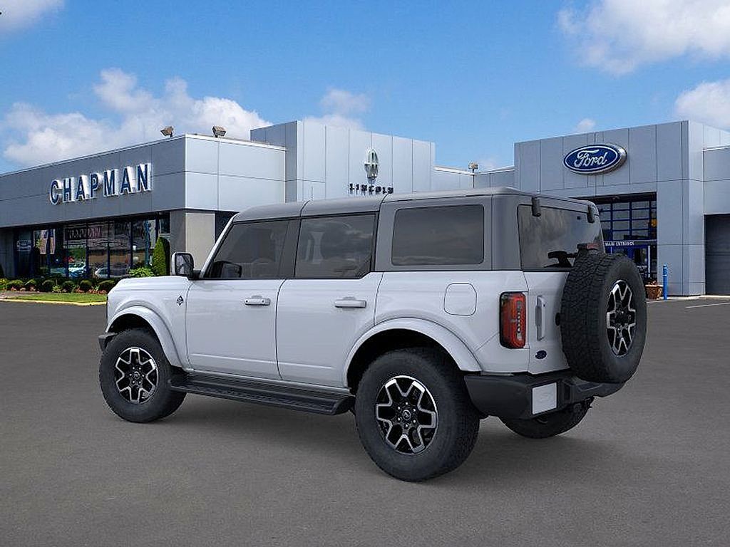 2025 Ford Bronco Outer Banks photo 2