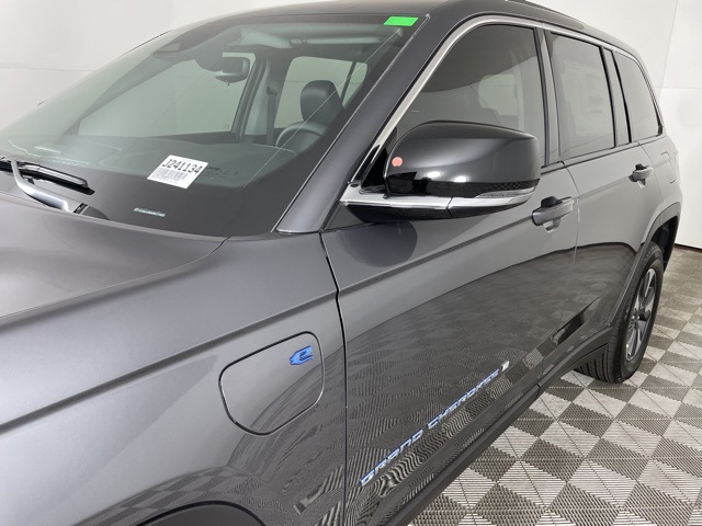 2024 Jeep Cherokee Base photo 13
