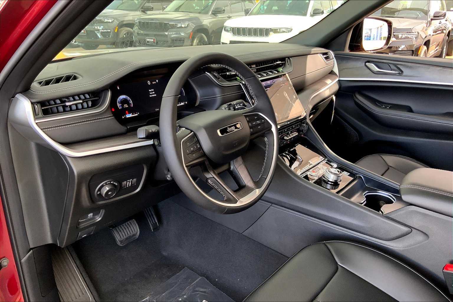 2025 Jeep Grand Cherokee Limited photo 5