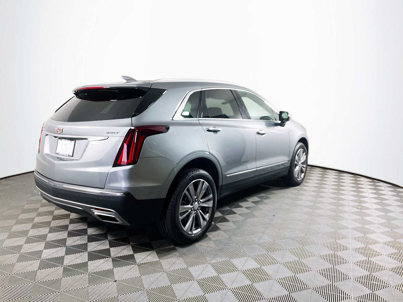 2025 Cadillac XT5 Premium Luxury photo 2
