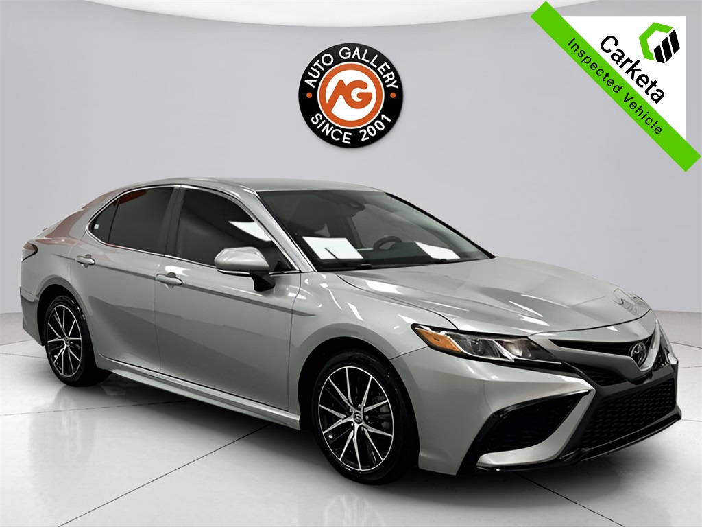 2023 Toyota Camry SE's photo
