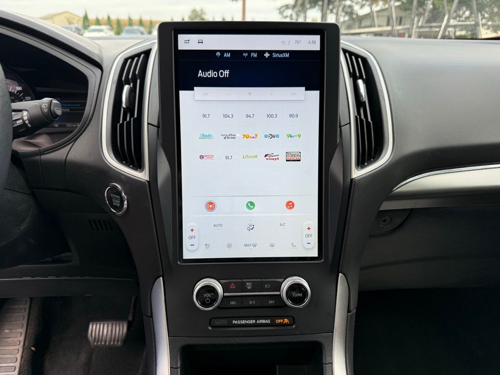2022 Ford Edge SEL photo 5