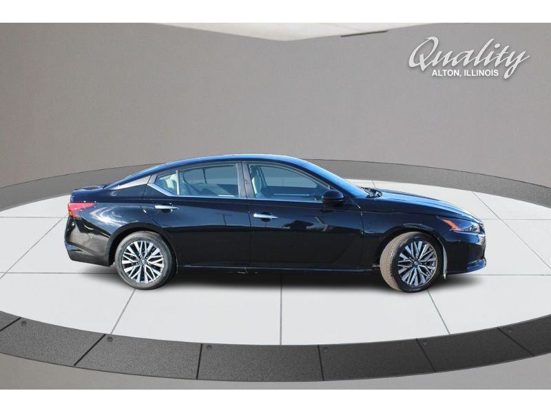 2023 Nissan Altima 2.5 SV photo 3