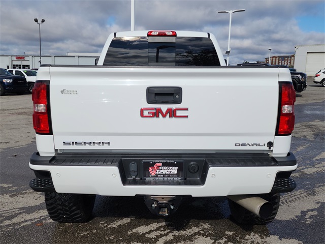 2017 Gmc Sierra 2500 HD Denali photo 3
