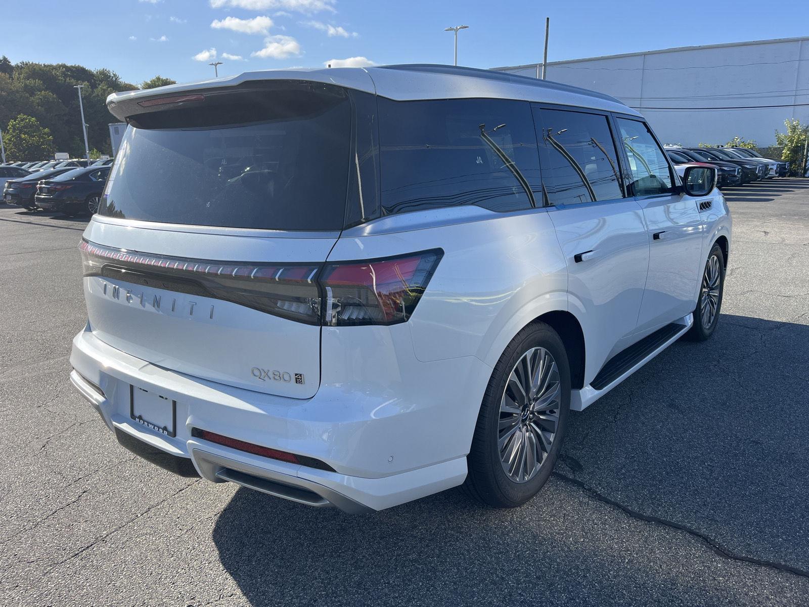 2026 Infiniti QX80 Luxe photo 3