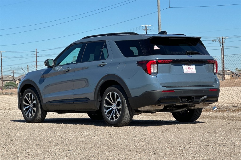 2025 Ford Explorer ST-Line photo 4