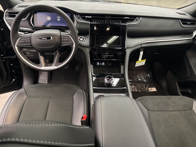 2025 Jeep Grand Cherokee Altitude X photo 4