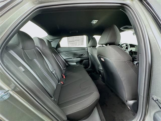 2025 Hyundai Elantra SEL Sport photo 32