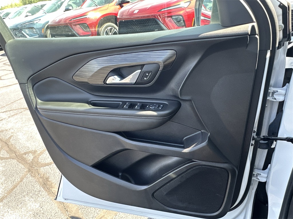 2024 GMC TERRAIN - Image 18