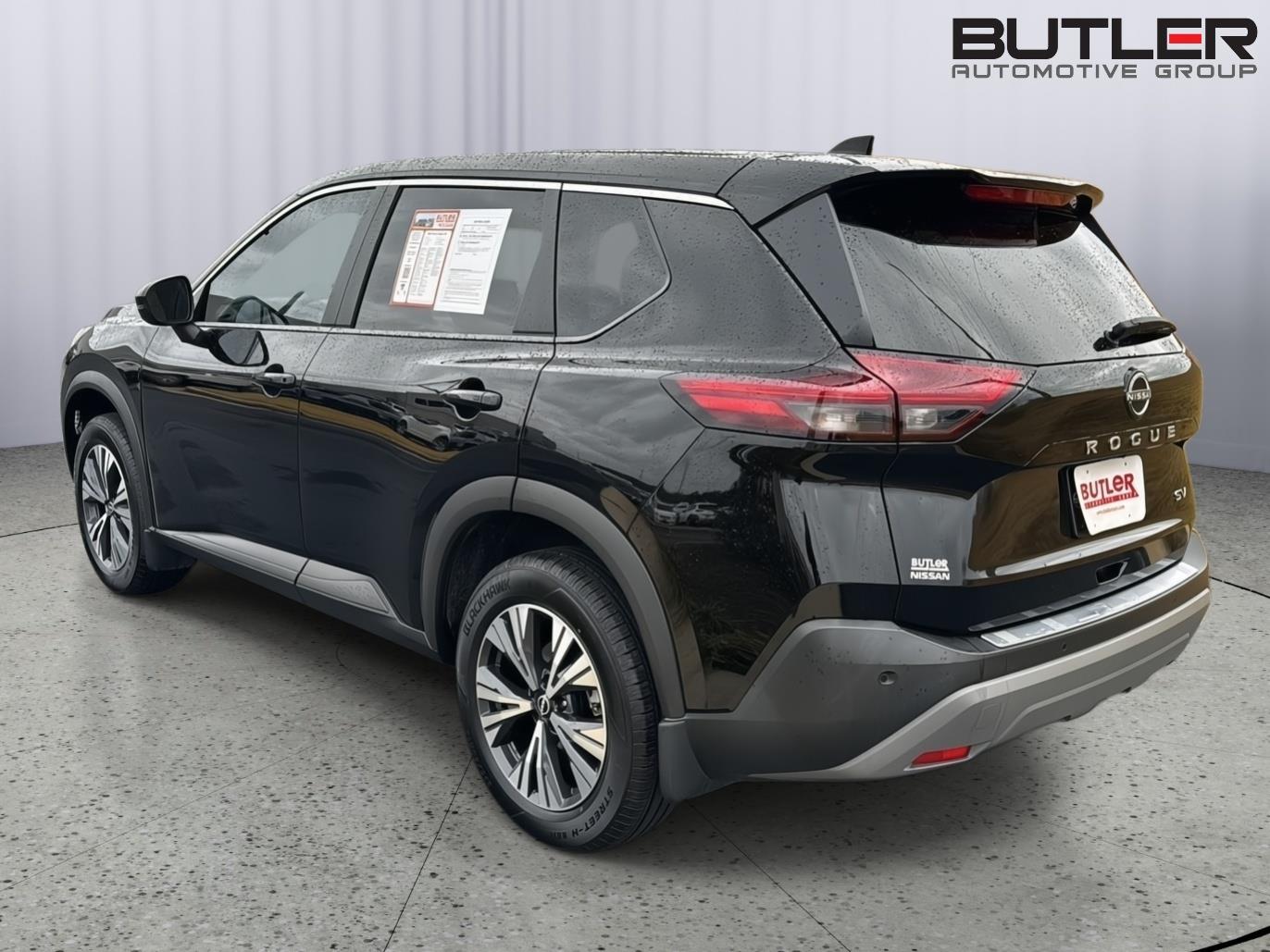 2022 Nissan Rogue SV photo 3