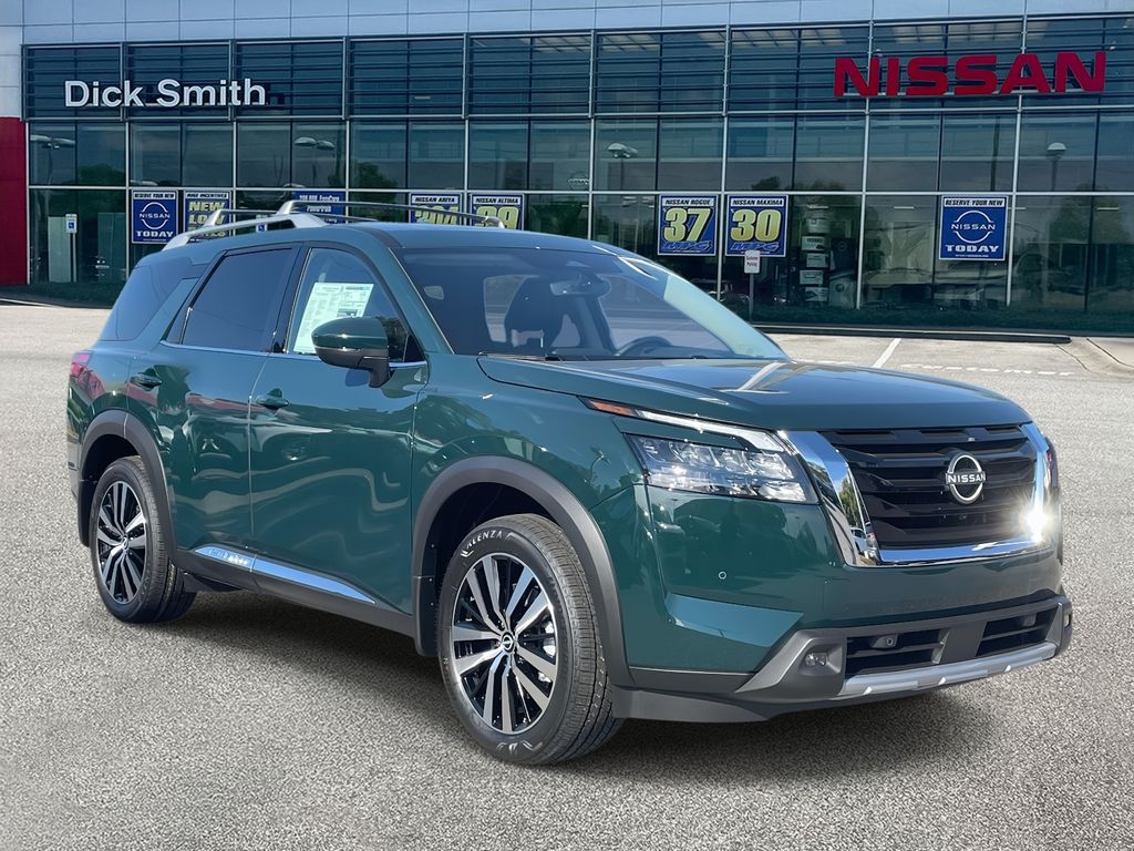 2025 Nissan Pathfinder Platinum's photo
