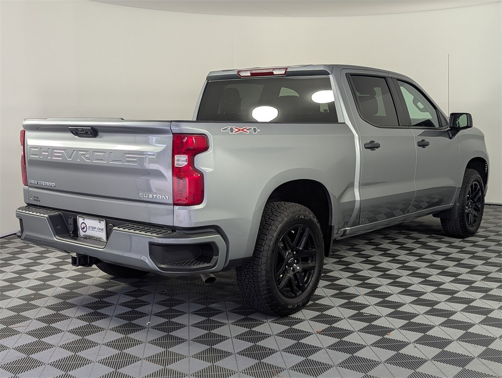 2025 Chevrolet Silverado 1500 Custom photo 4