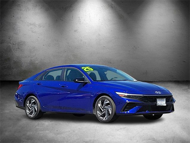 2025 Hyundai Elantra SEL Sport photo 3