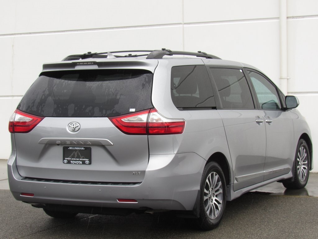 2018 Toyota Sienna XLE photo 6