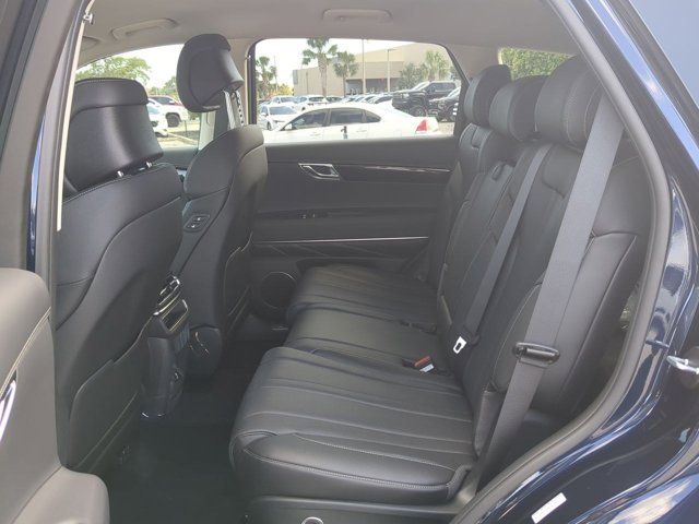 2025 Genesis GV80 2.5T Standard AWD photo 12