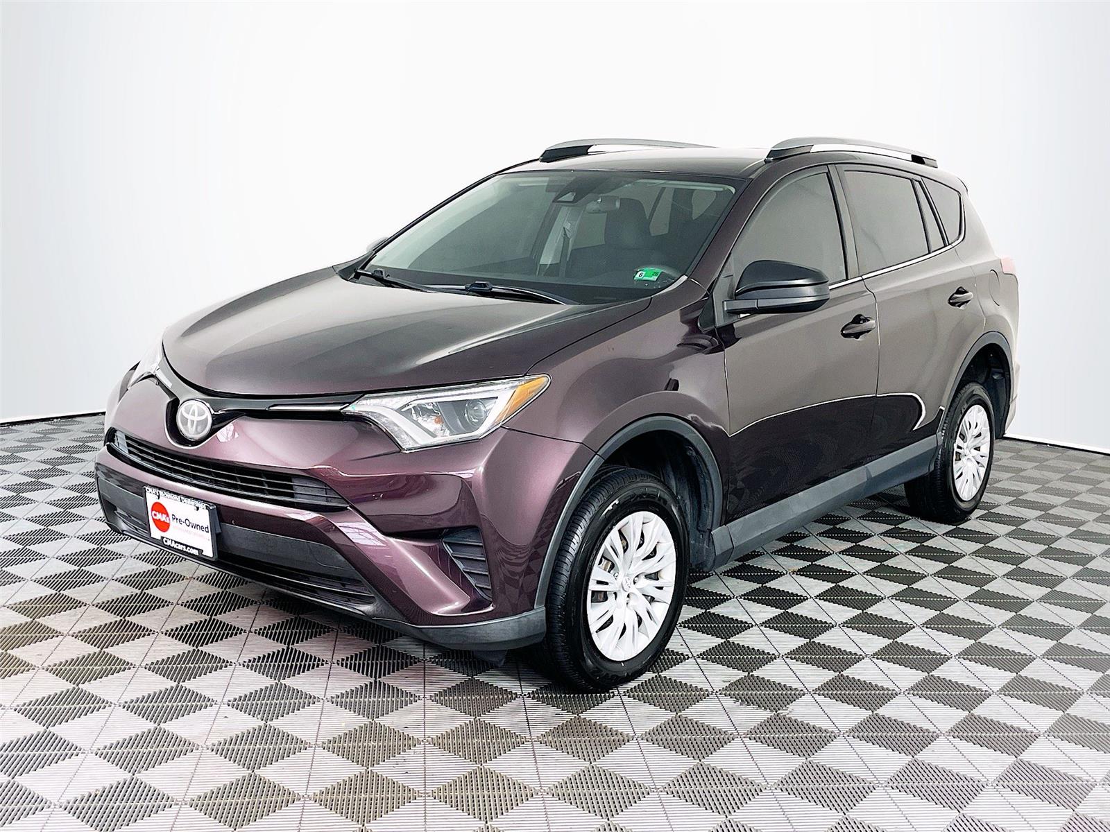 2017 Toyota RAV4 LE photo 3