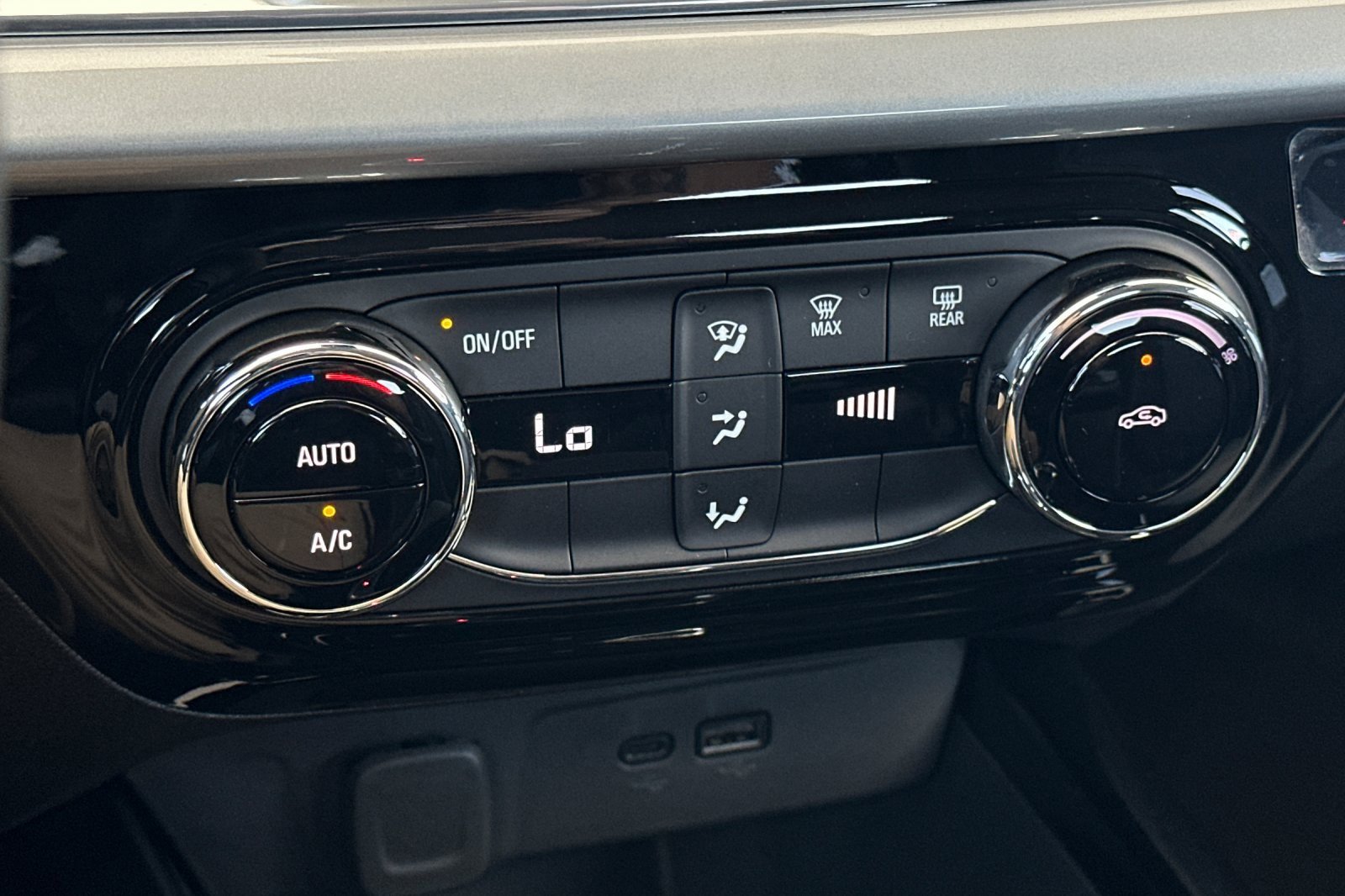 2025 Chevrolet Trax LT photo 20