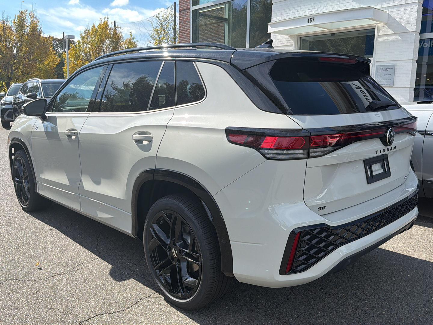 2025 Volkswagen Tiguan SE R-Line Black photo 2
