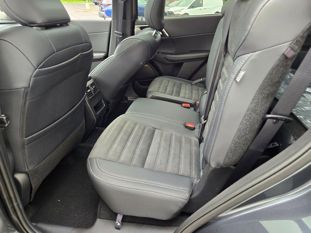 2025 Mitsubishi Outlander SE photo 21