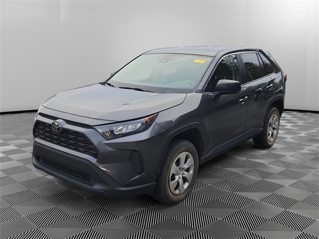 2022 Toyota RAV4 LE's photo