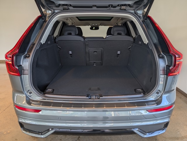 2026 Volvo XC60 B5 Plus photo 4