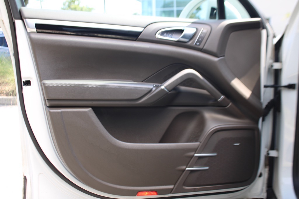2017 Porsche Cayenne Platinum Edition photo 15