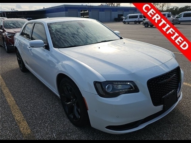 2023 Chrysler 300 S's photo