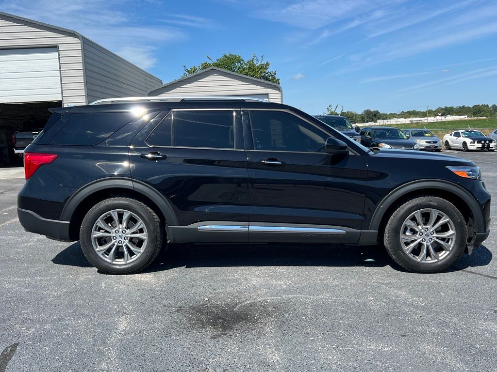 2022 Ford Explorer Limited photo 2