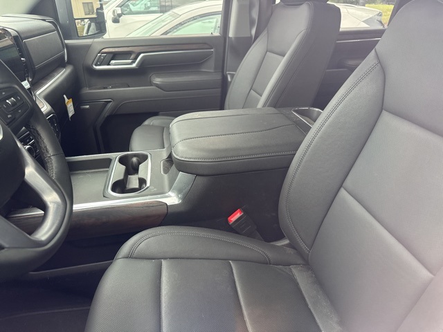 Used 2025 White GMC SLT image 13