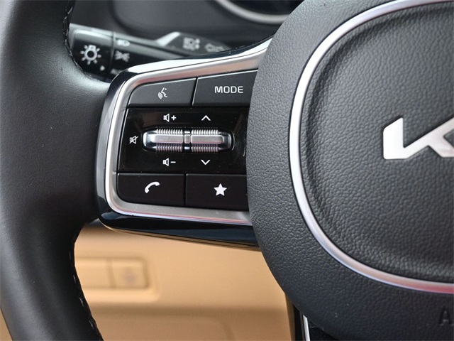 2024 Kia Carnival LX photo 2