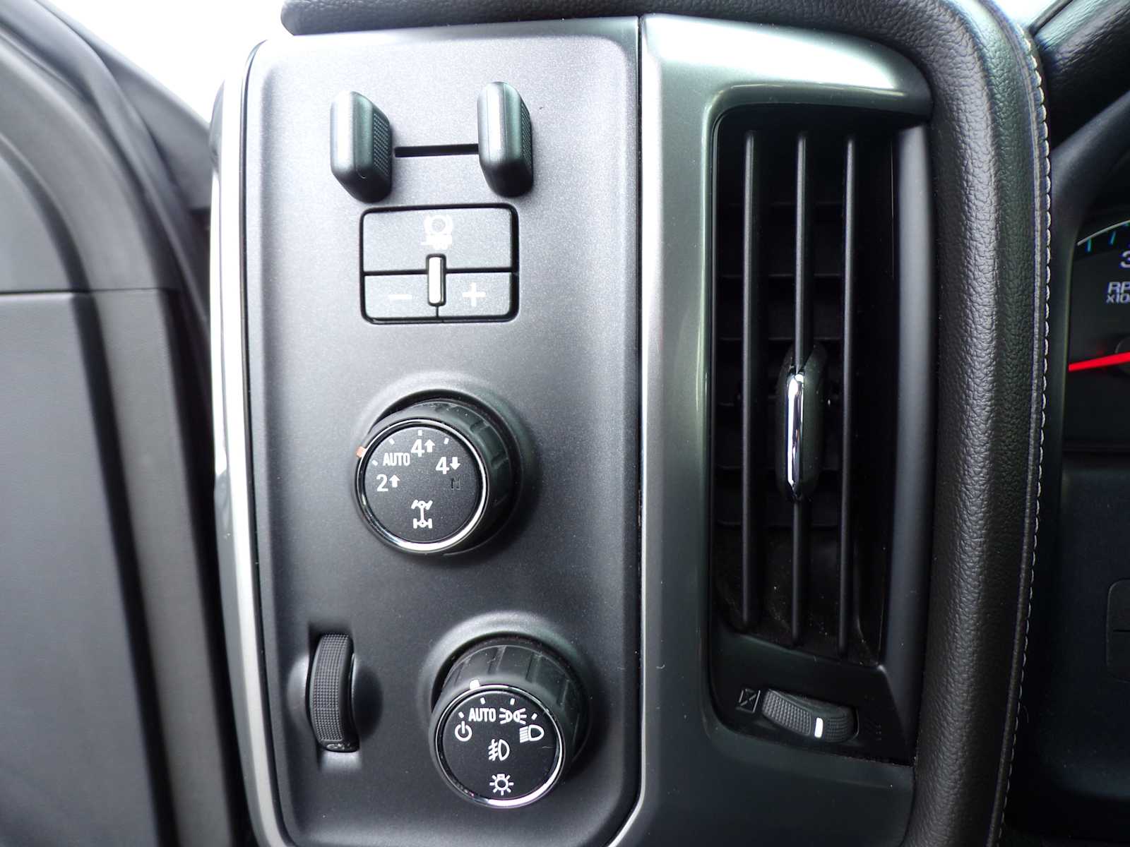 2015 Chevrolet Silverado 1500 LTZ photo 14