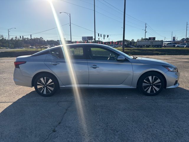 2022 Nissan Altima SV's photo