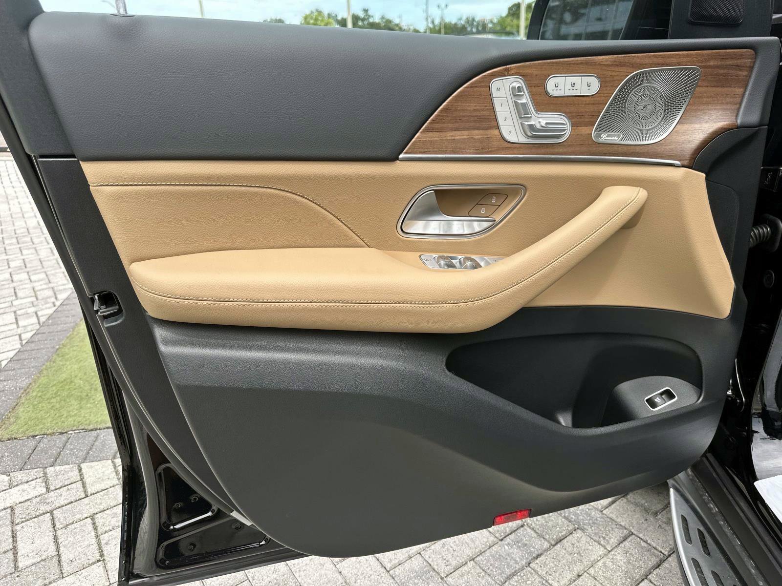 2026 Mercedes Benz GLS 450 4MATIC photo 10