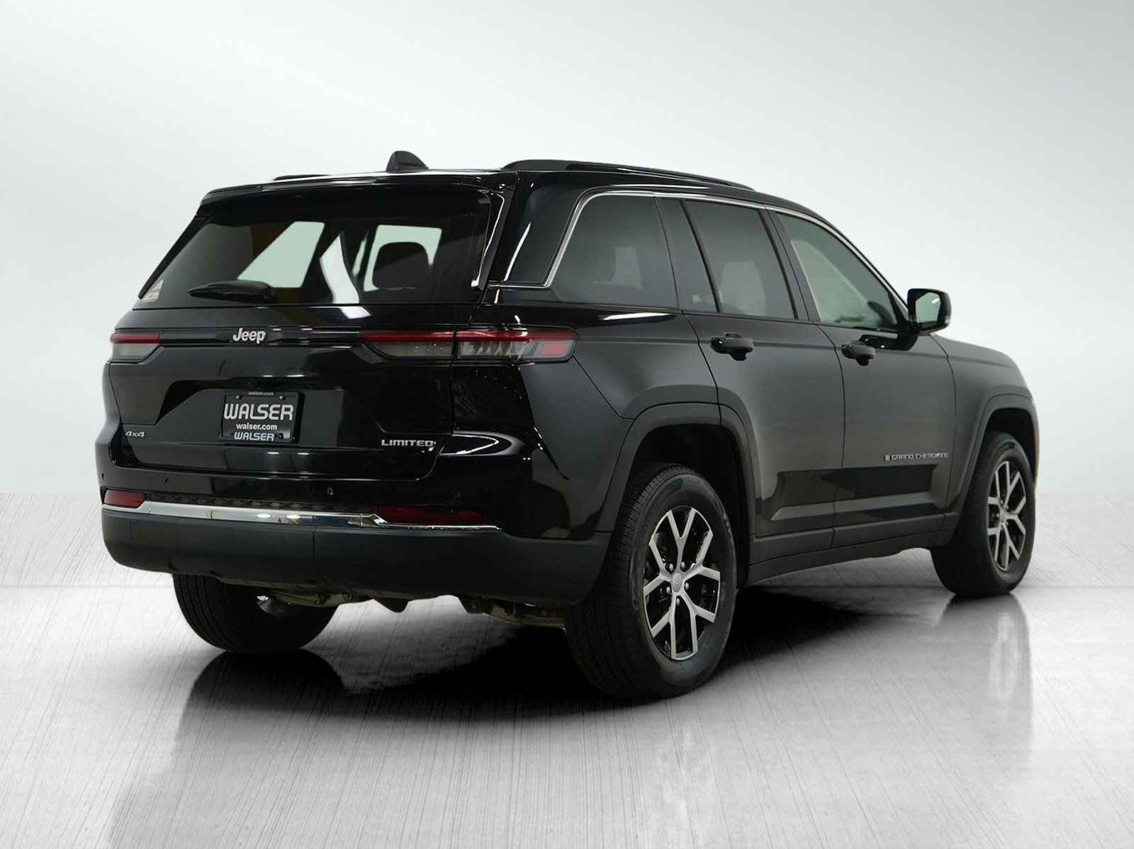 2024 Jeep Grand Cherokee Limited photo 3