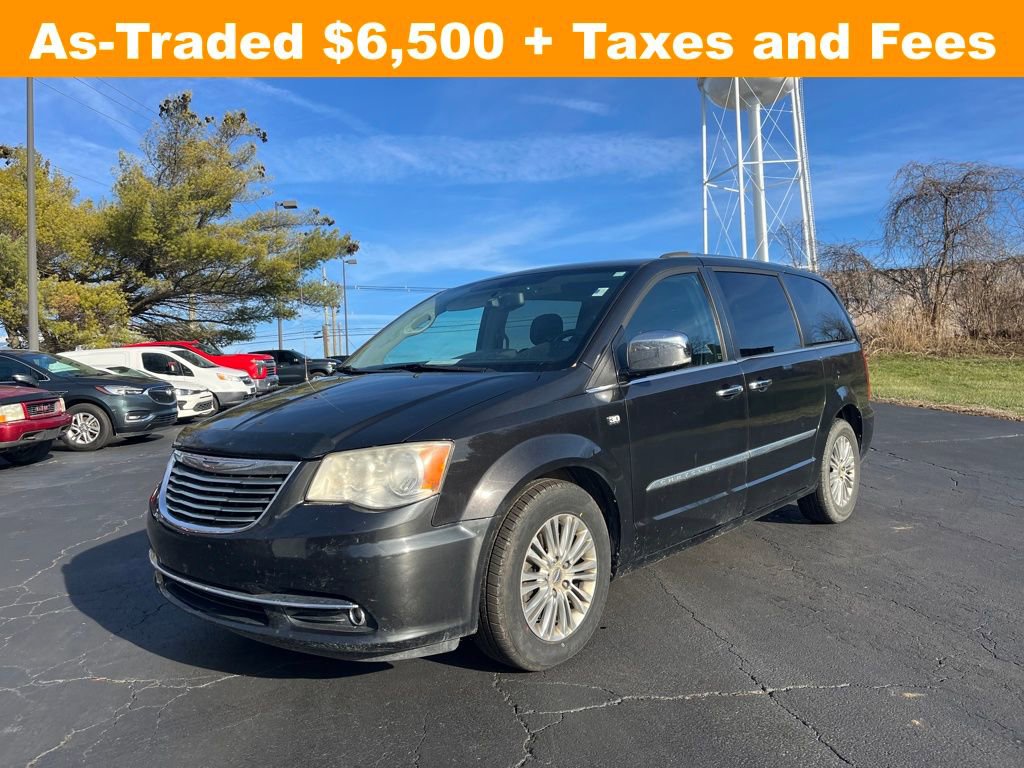 2014 Chrysler Town & Country Touring-L's photo