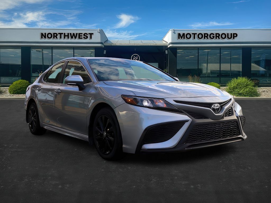 2023 Toyota Camry SE's photo