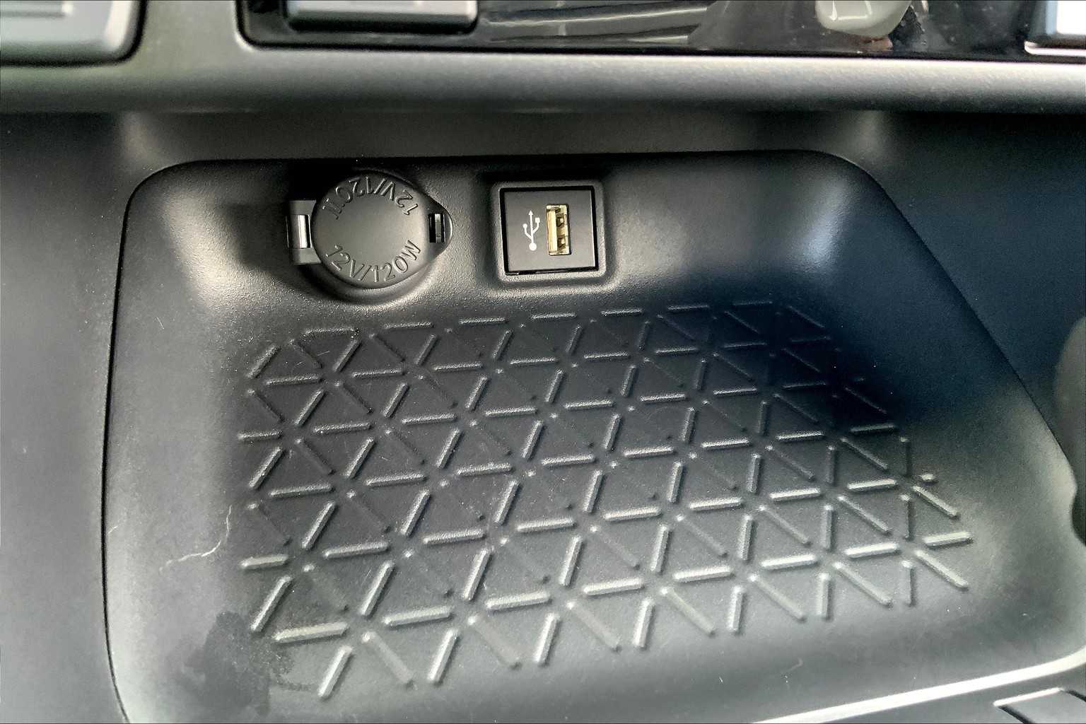 2024 Toyota RAV4 Prime SE photo 29