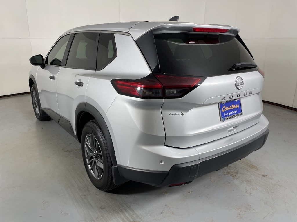 2024 Nissan Rogue S photo 2