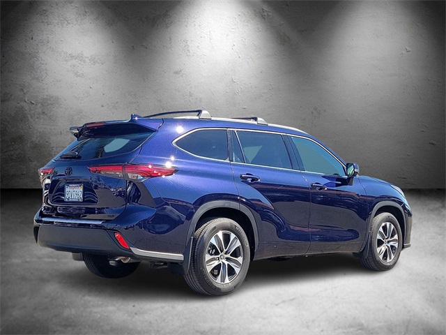 2022 Toyota Highlander XLE photo 3