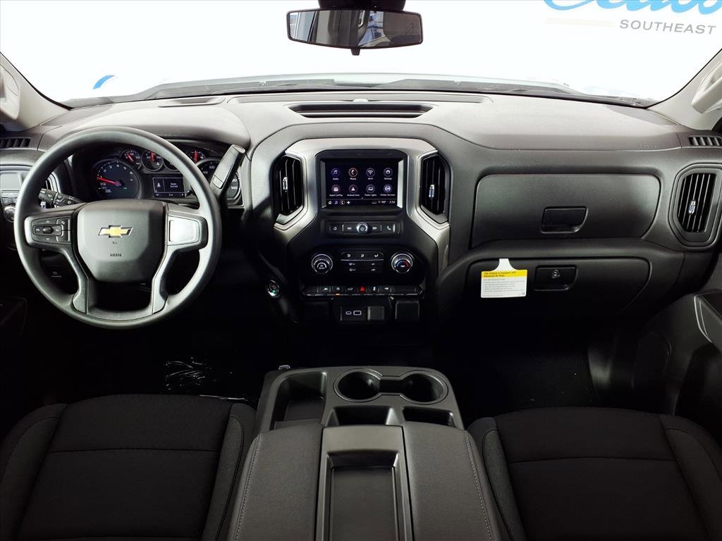 2026 Chevrolet Silverado 1500 Custom photo 2