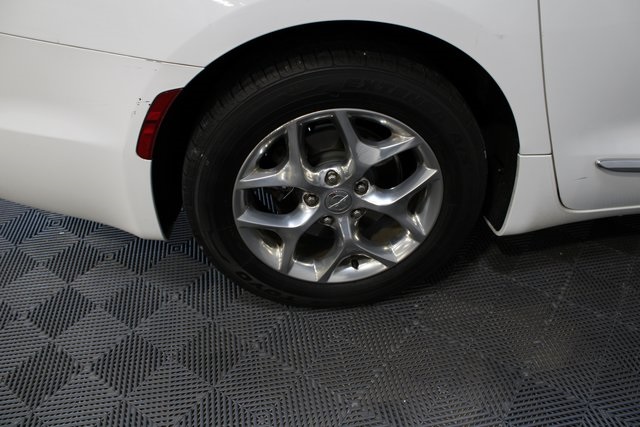 2019 Chrysler Pacifica Limited photo 21