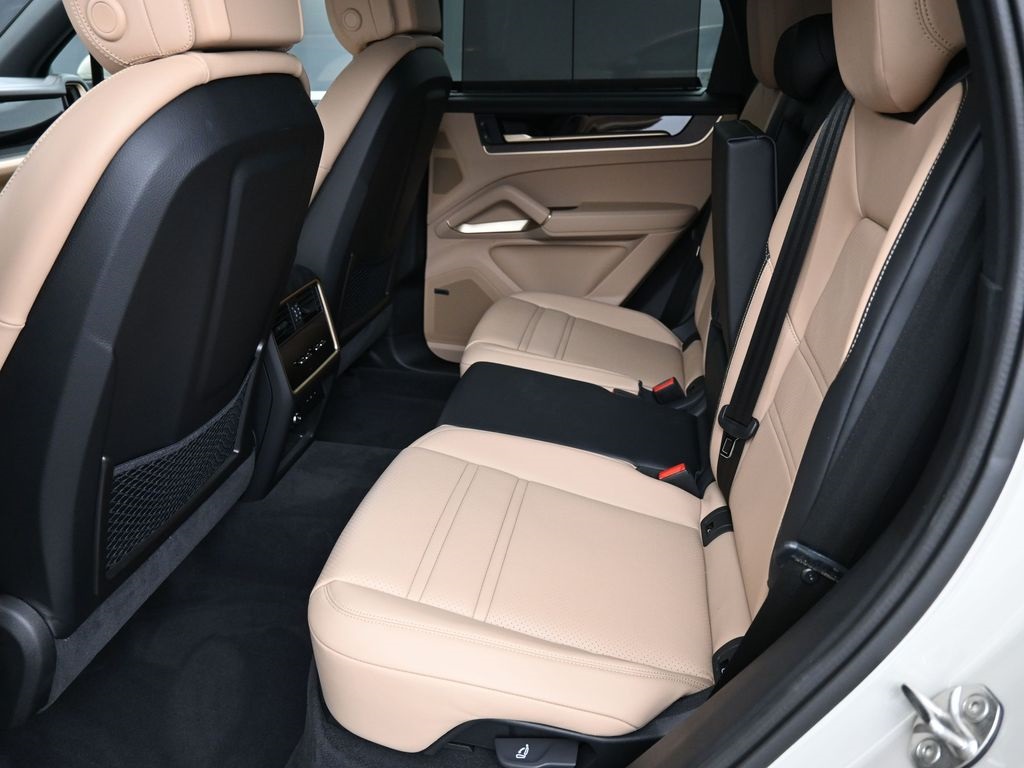 2025 Porsche Cayenne E-Hybrid S photo 7