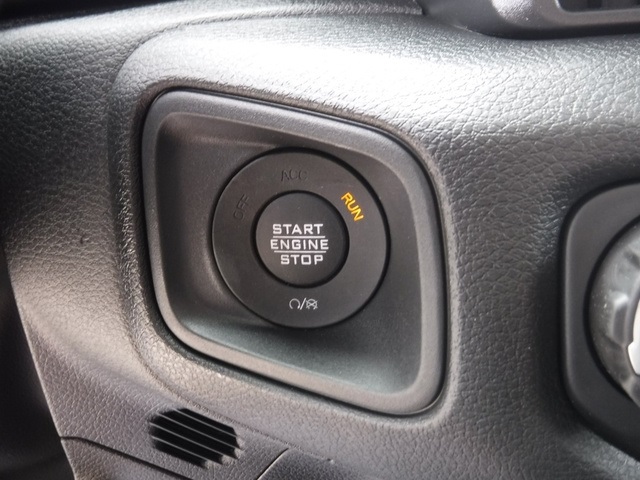 2025 Jeep Gladiator Sport photo 17